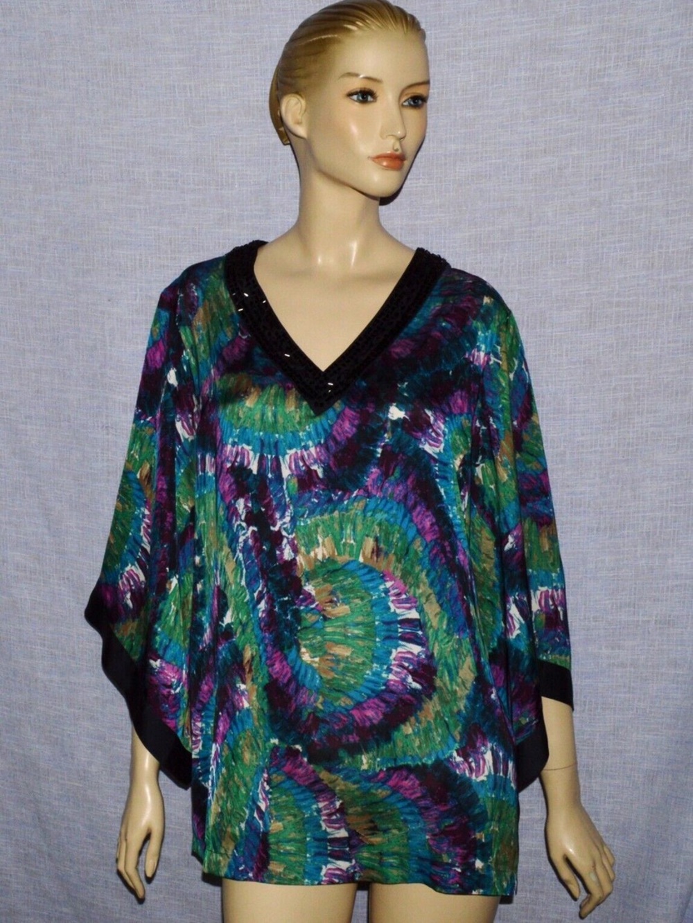 Dana Buchman green BOHO beaded flare sleeve top size M. New